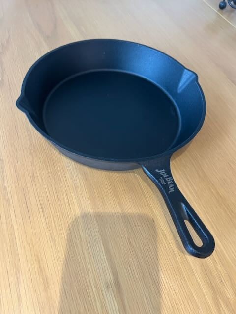 Jim Beam 10" Cast Iron Skillet – Pre-Seasoned Non-Stick Frying Pan with Pouring Spouts – All Hob Types & Oven Safe